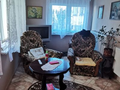 Dom + drugi budynek do remontu - 200 m2 - 7 pokoi - 2 garaże